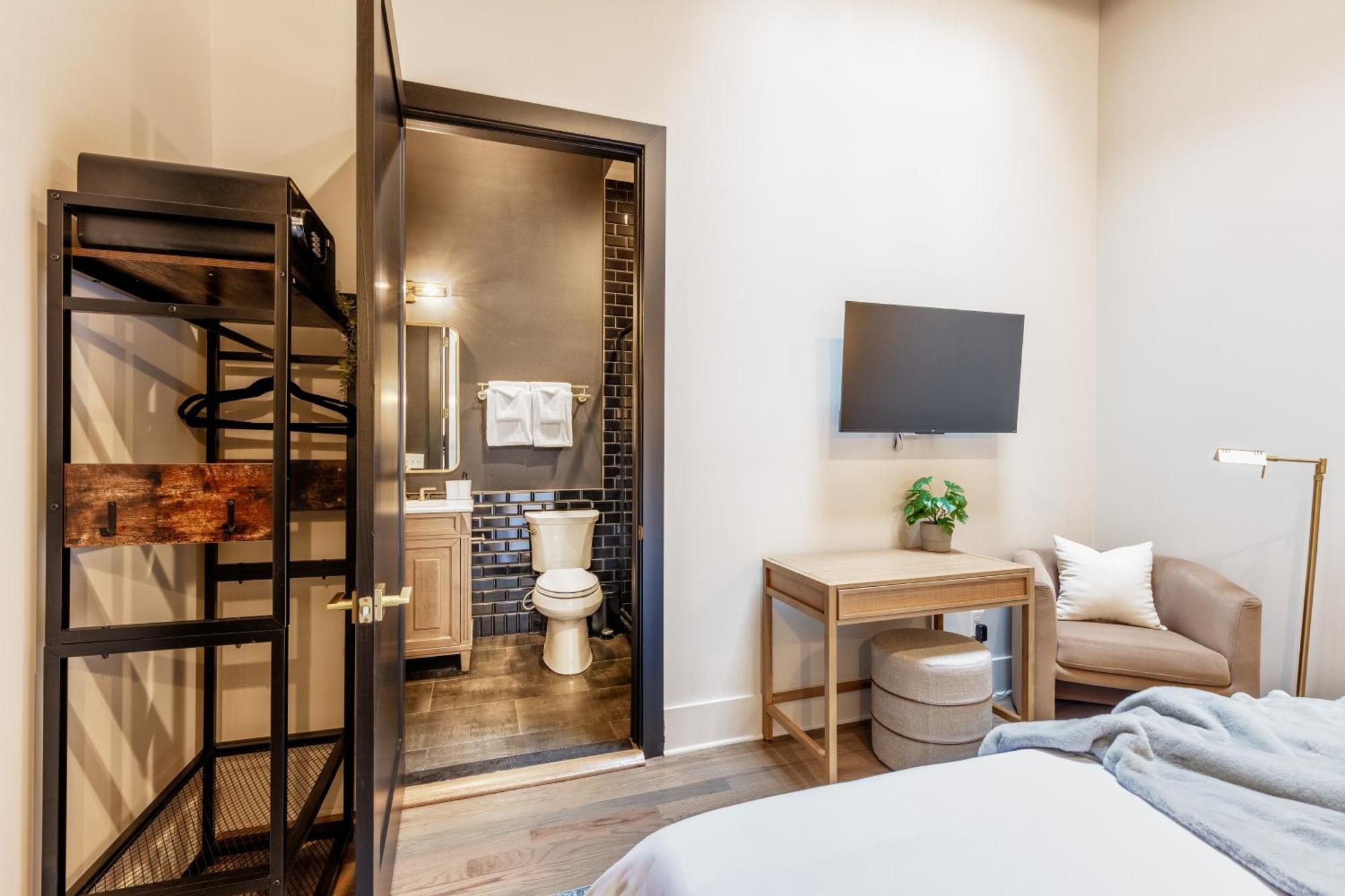 Union St Lofts - Salon - Day Nashville