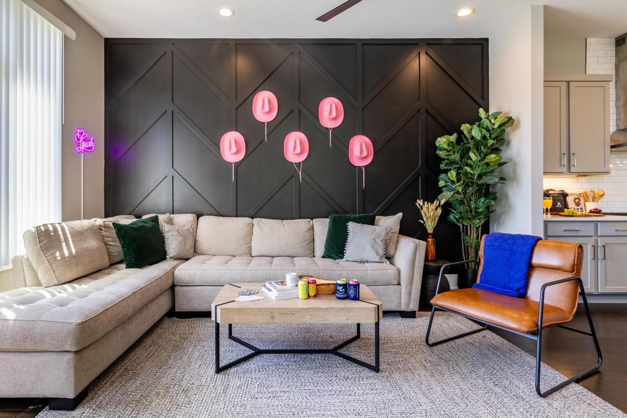 Doralee By Avantstay Rooftop Mins From Downtown Dolly Parton Theme Holiday home