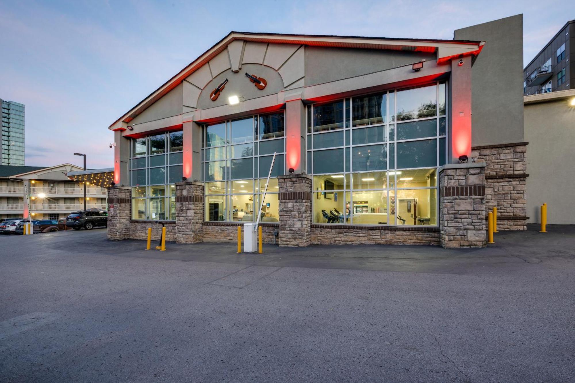 Inn Comfort Downtown - Music Center 4*