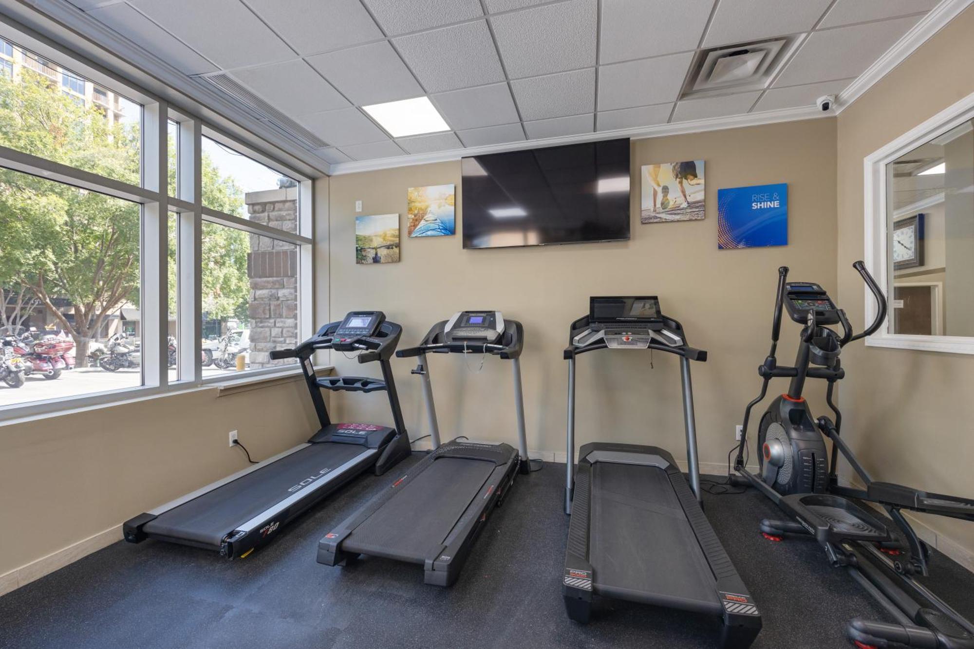 Comfort Downtown - Music City Center 3*