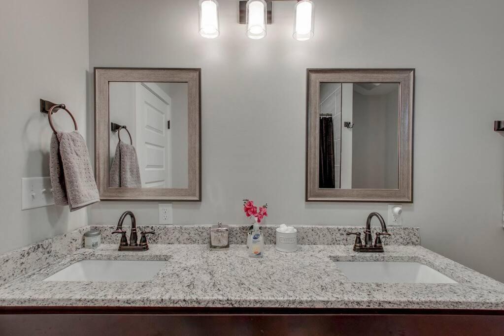 Holiday home New Spacious 2 Miles From Downtown Nashville