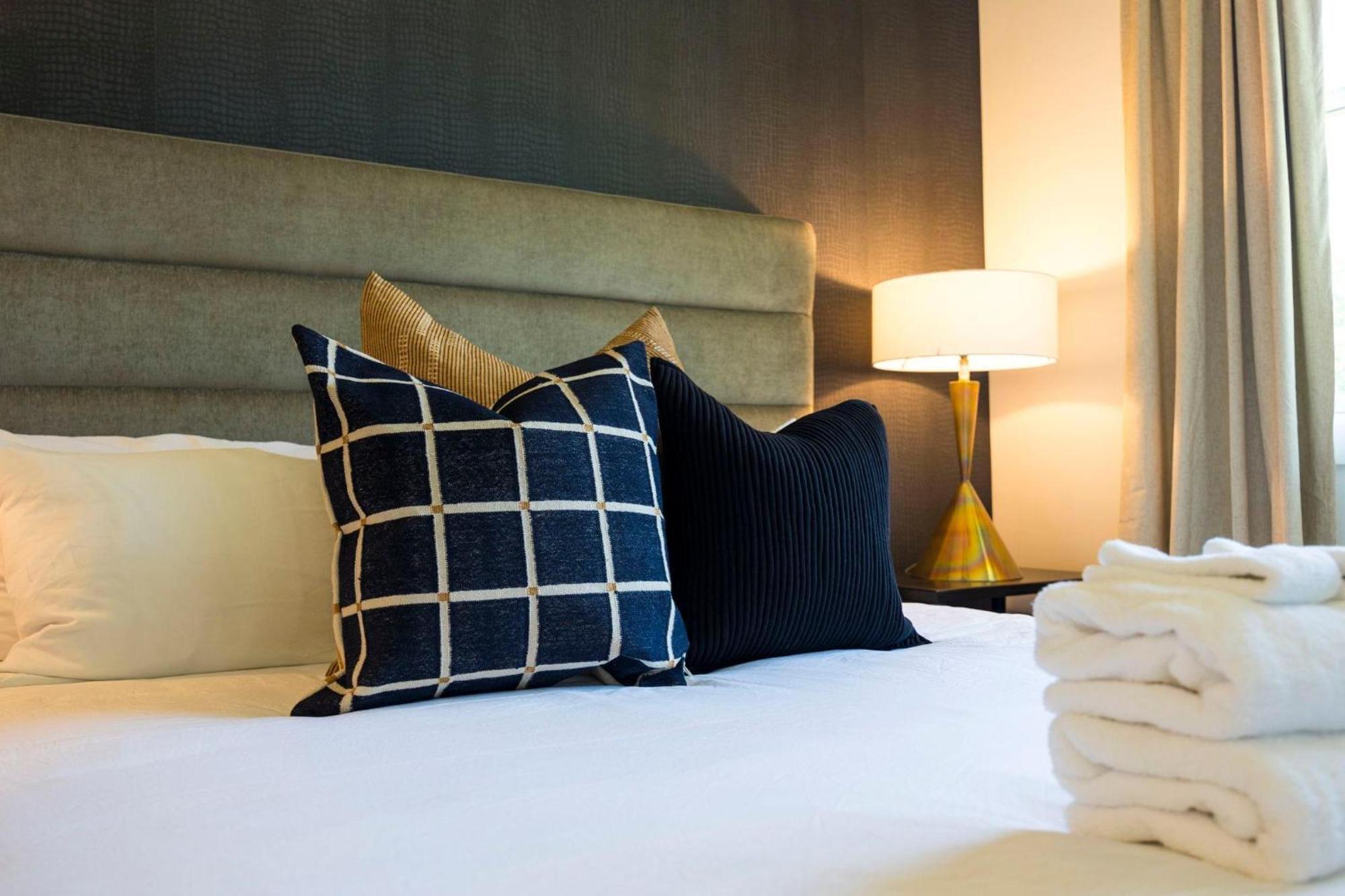 Luxe-elevate-modern Luxury-stunning Views Holiday home