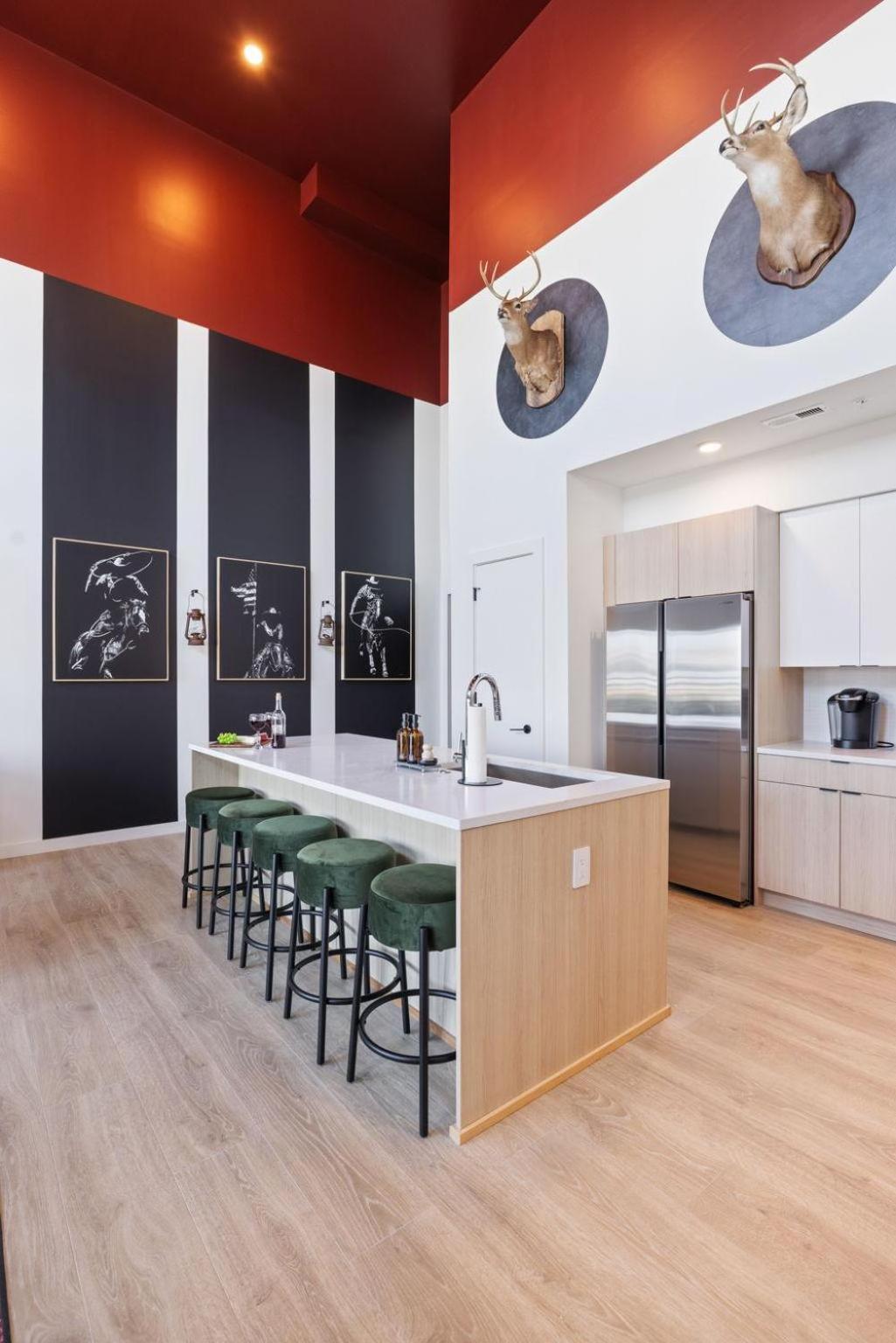 Holiday home - 635 7th Ave S Unit 608 *