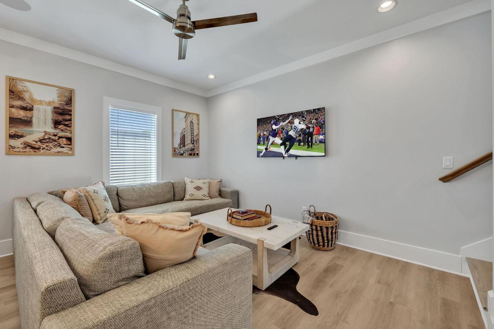 Double Treble - 2 Townhomes - Private Rooftops Holiday home Nashville