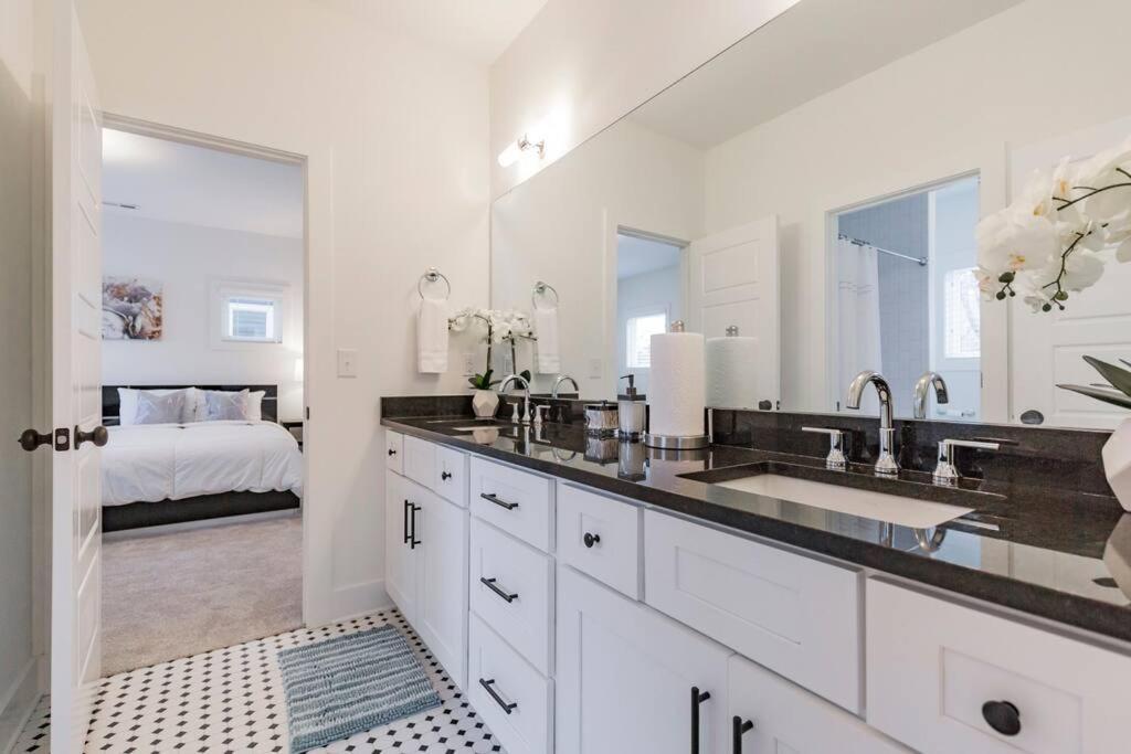 New Luxury Big House Near Gulch 4 King 4 Queen 2 Twin *