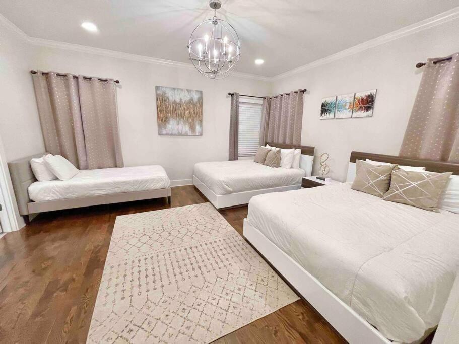Holiday home New Luxury Big House Near Gulch 4 King 4 Queen 2 Twin *