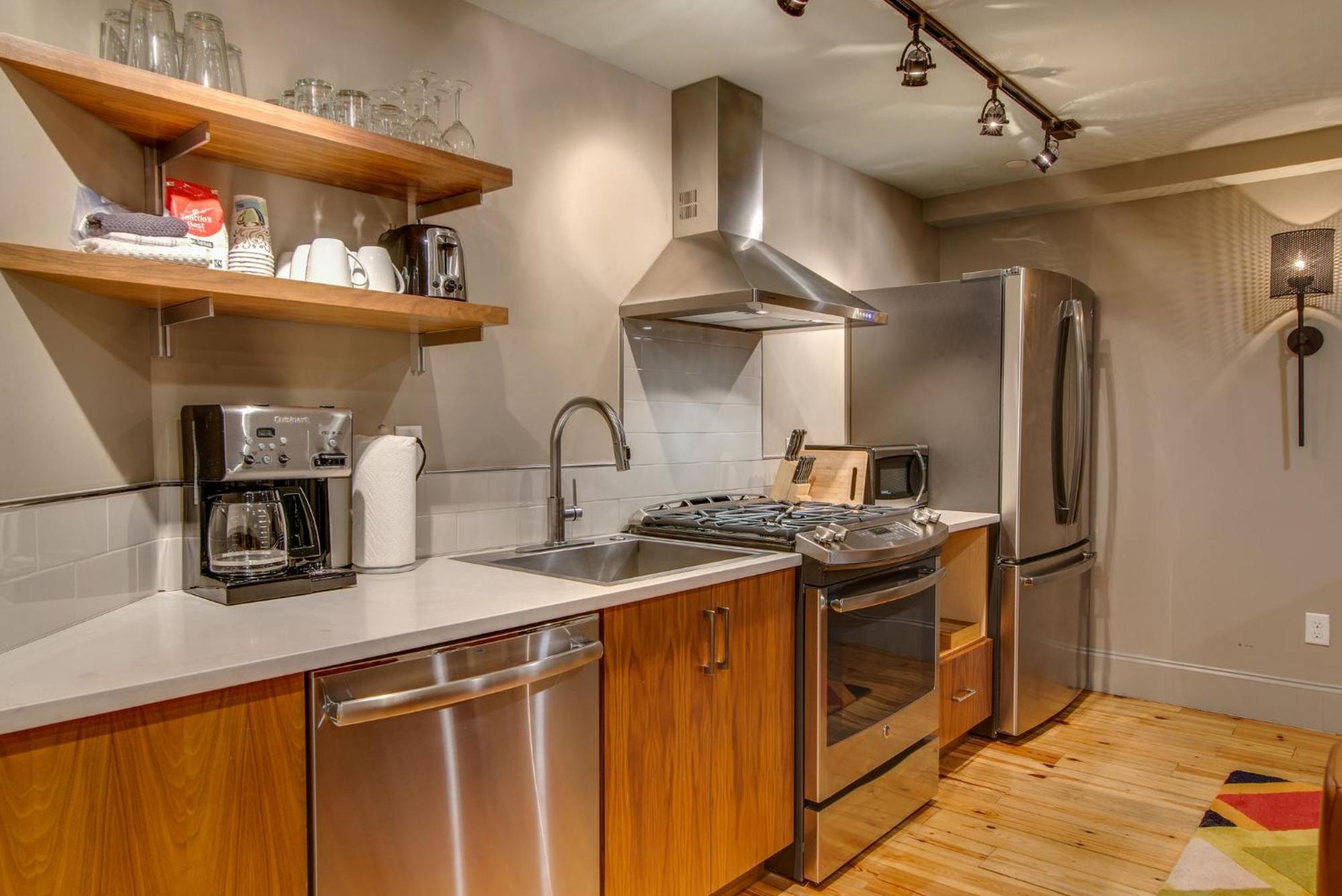 Riverfront Lofts Aparthotel 4*