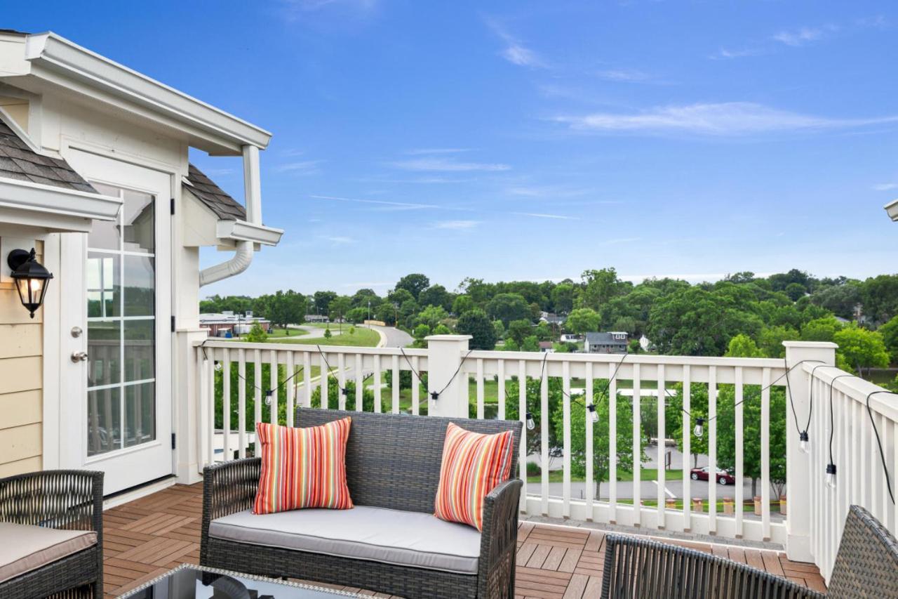 The Lakeside Landing