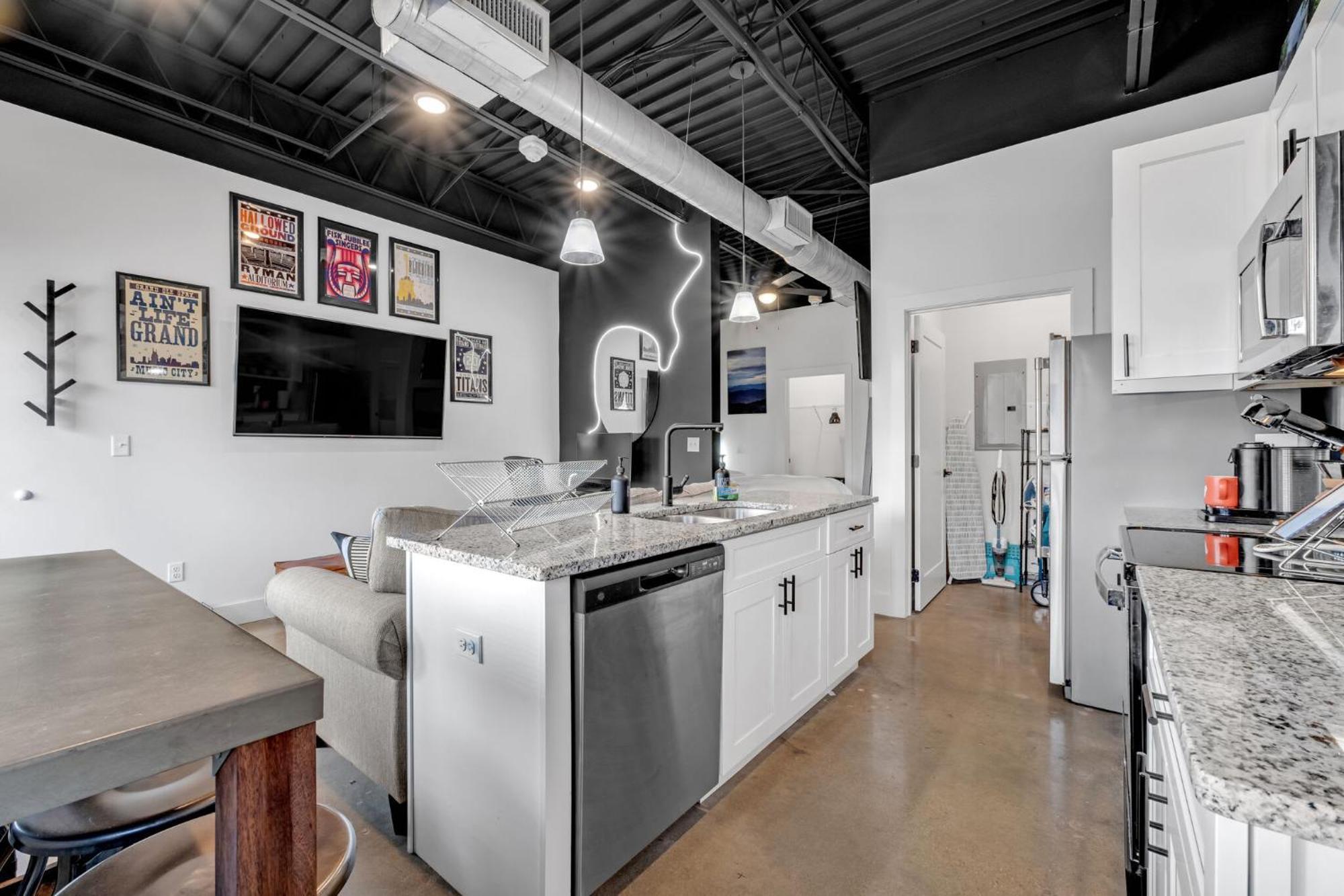 New Sleeps 4 - 7 Mins To Dwtn Nashville