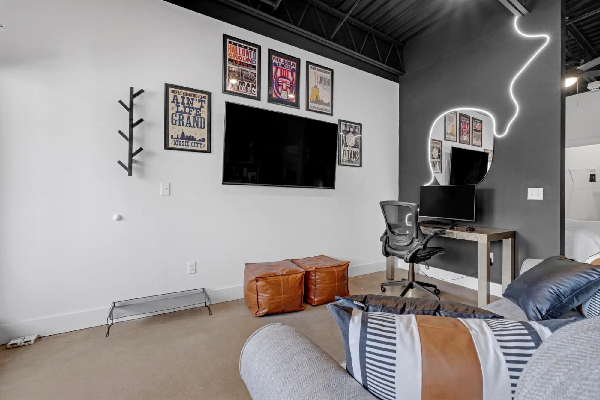 New Sleeps 4 - 7 Mins To Dwtn Apartment