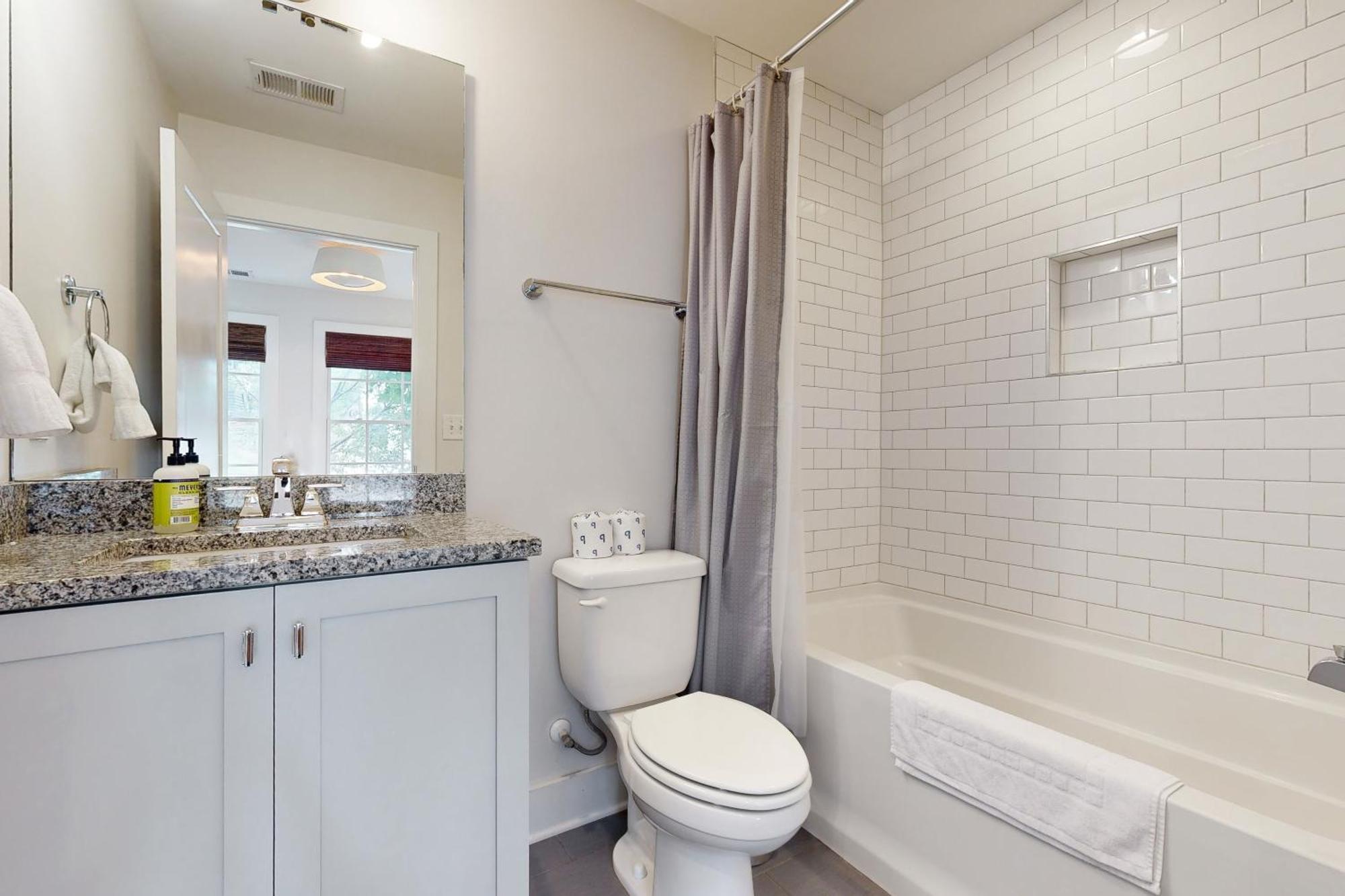 Brick Manor Unit A Holiday home Nashville