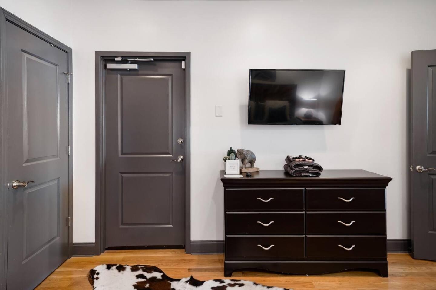 Loft Literally On Broadway Live Music & Bars Apartment Nashville
