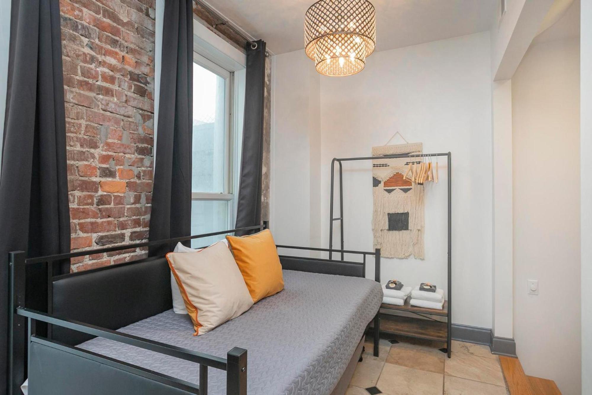 Apartment Loft Literally On Broadway Live Music & Bars *