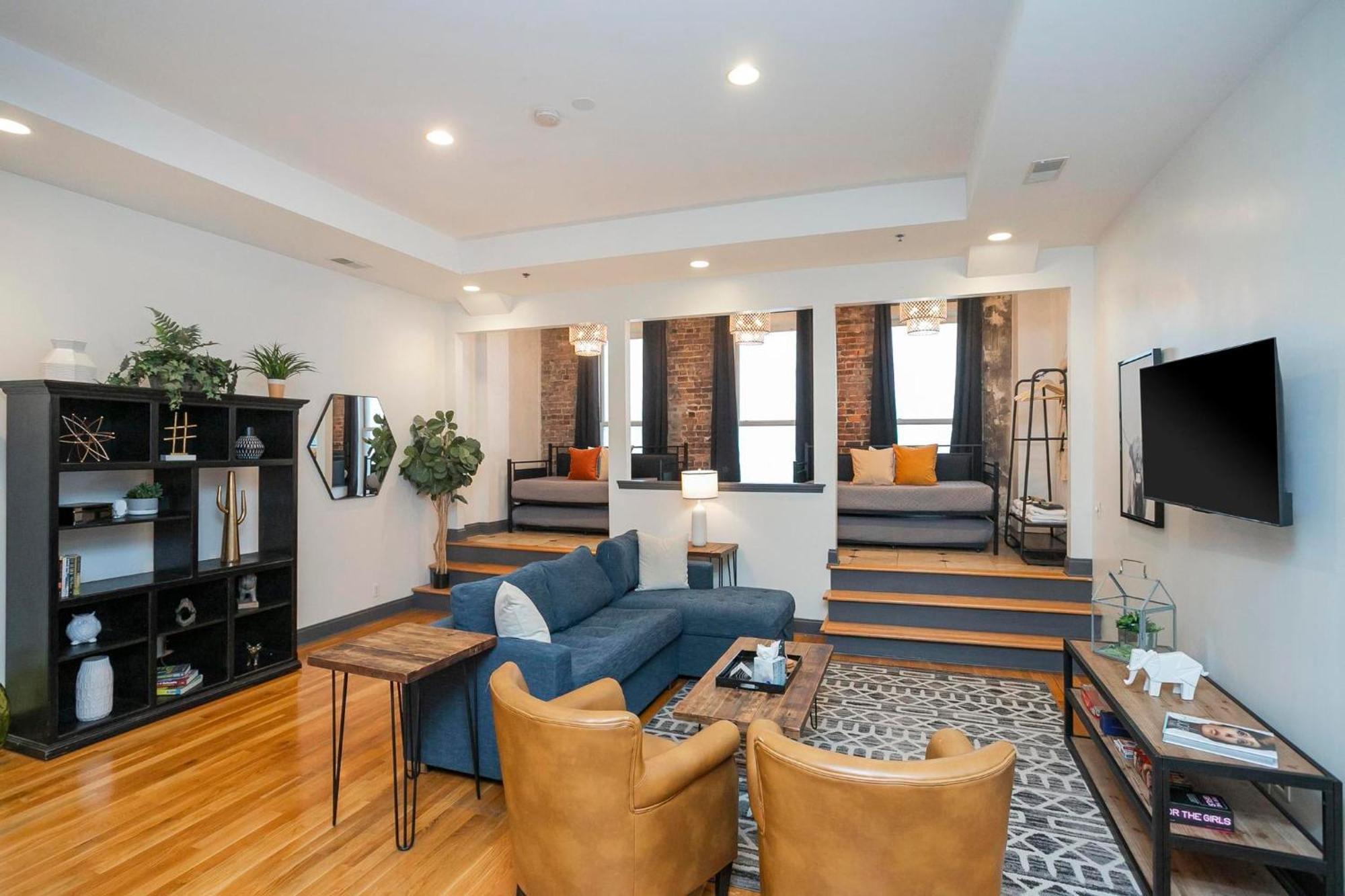 Loft Literally On Broadway Live Music & Bars Apartment