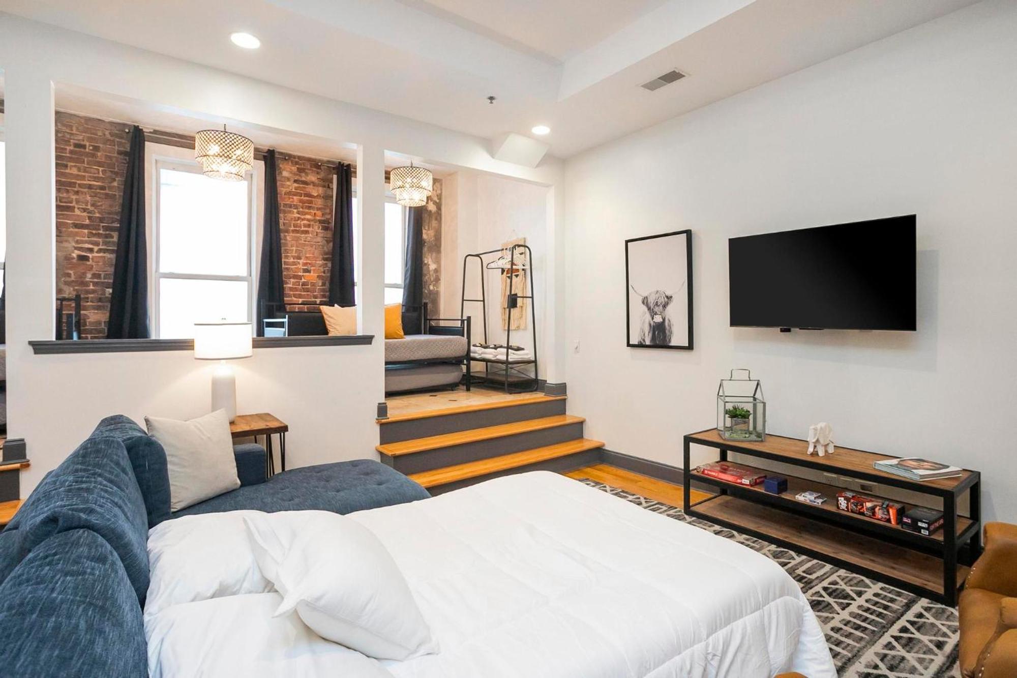 Loft Literally On Broadway Live Music & Bars *