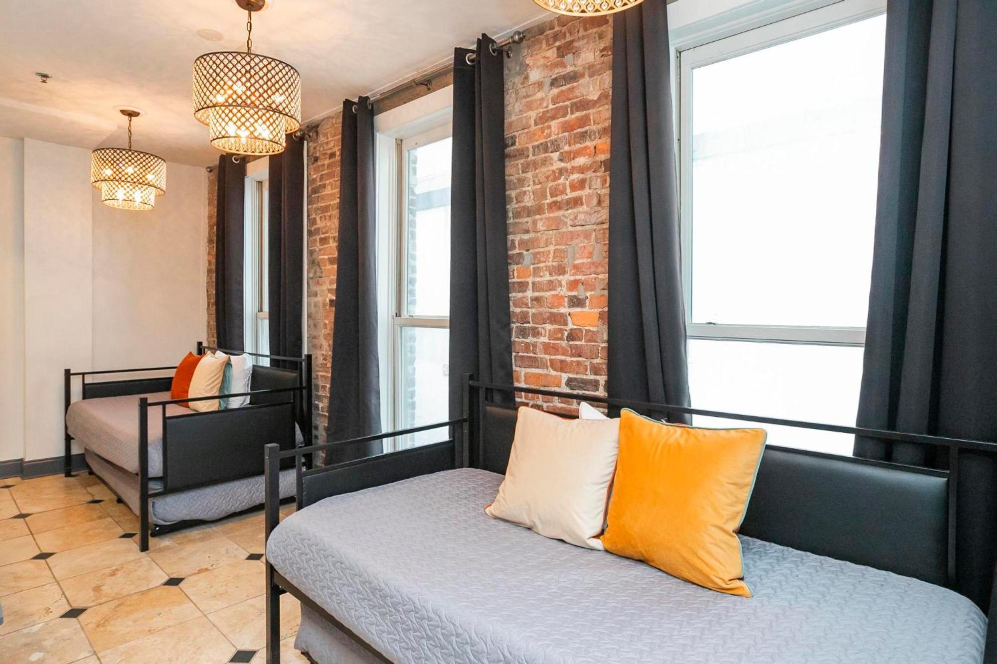Apartment Loft Literally On Broadway Live Music & Bars *