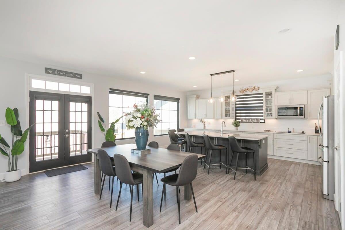 Spacious Only 2 Miles From Downtown