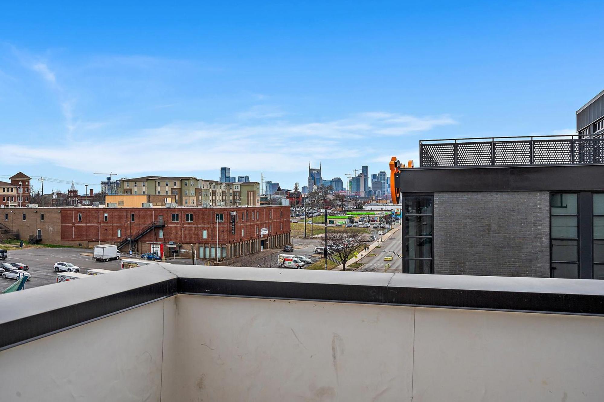 Jolene On Main 205 *