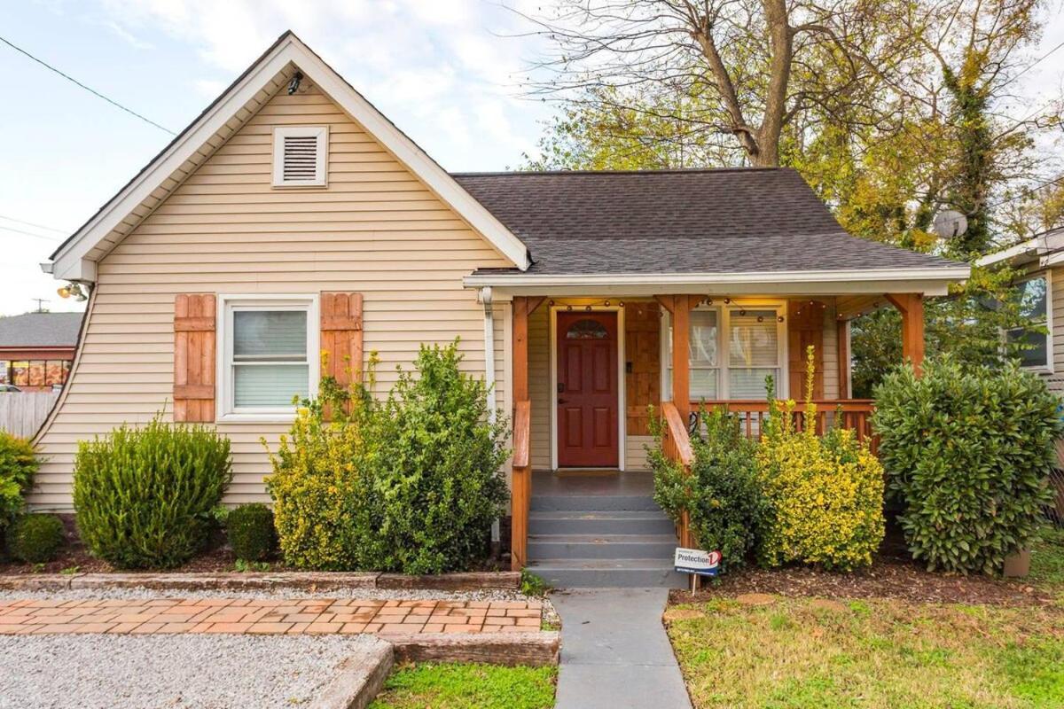 The Johnny And June House Prime Location *