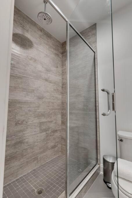 Sleek Townhome Near Broadway! Holiday home Nashville