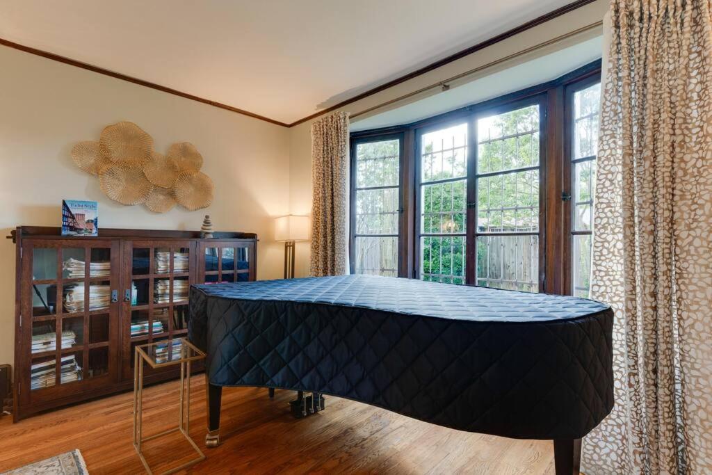 Ivy Hall - Great Location!