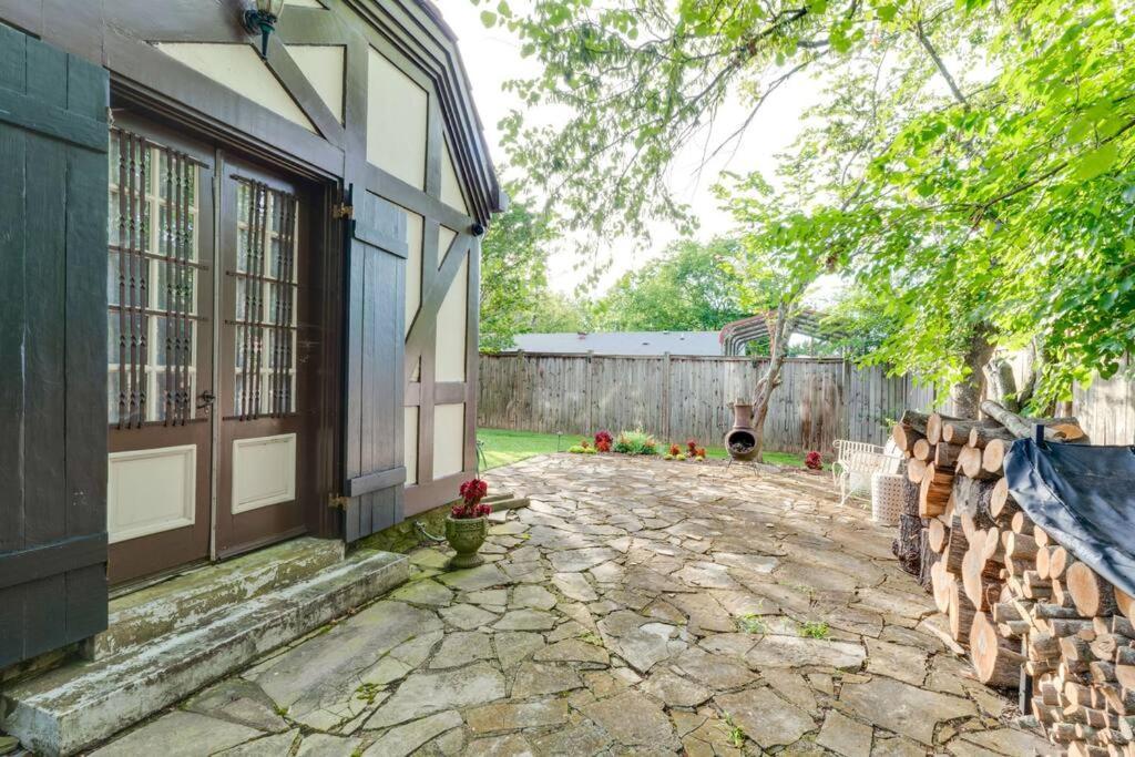 Ivy Hall - Great Location! *