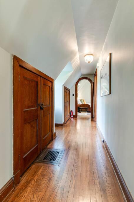 Ivy Hall - Great Location! *
