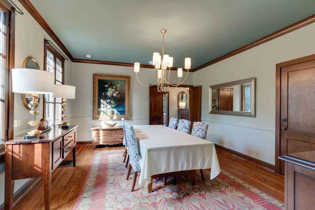 Ivy Hall - Great Location! Holiday home Nashville