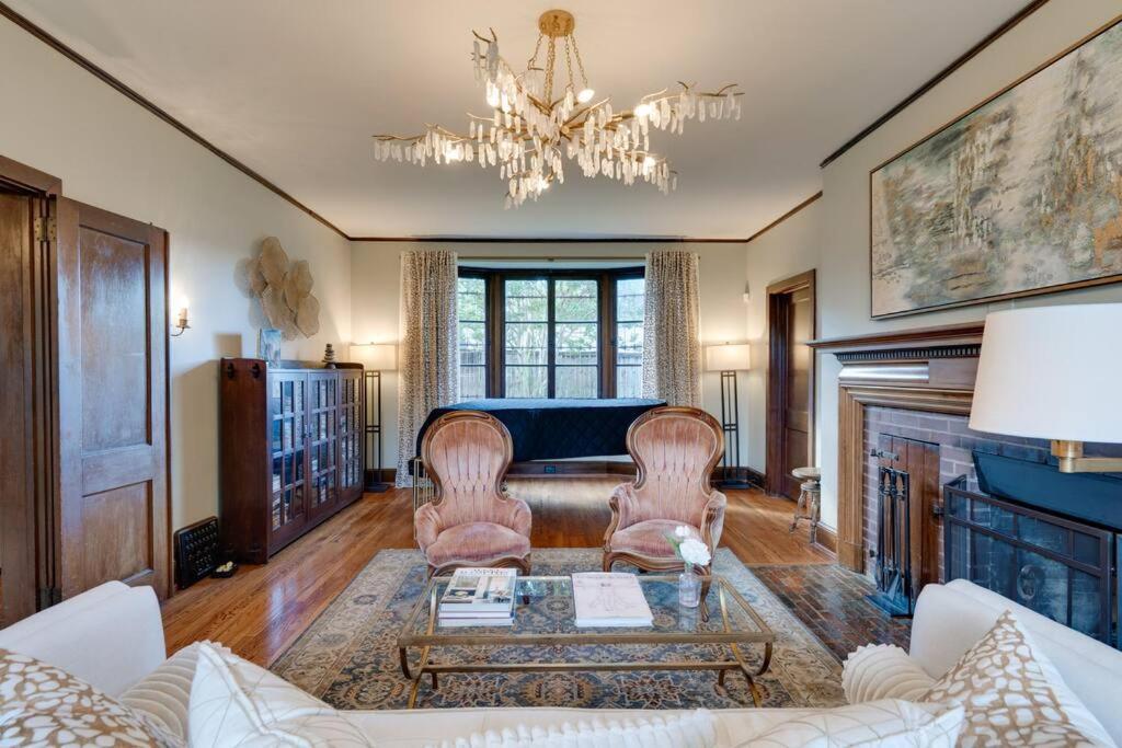 Ivy Hall - Great Location!