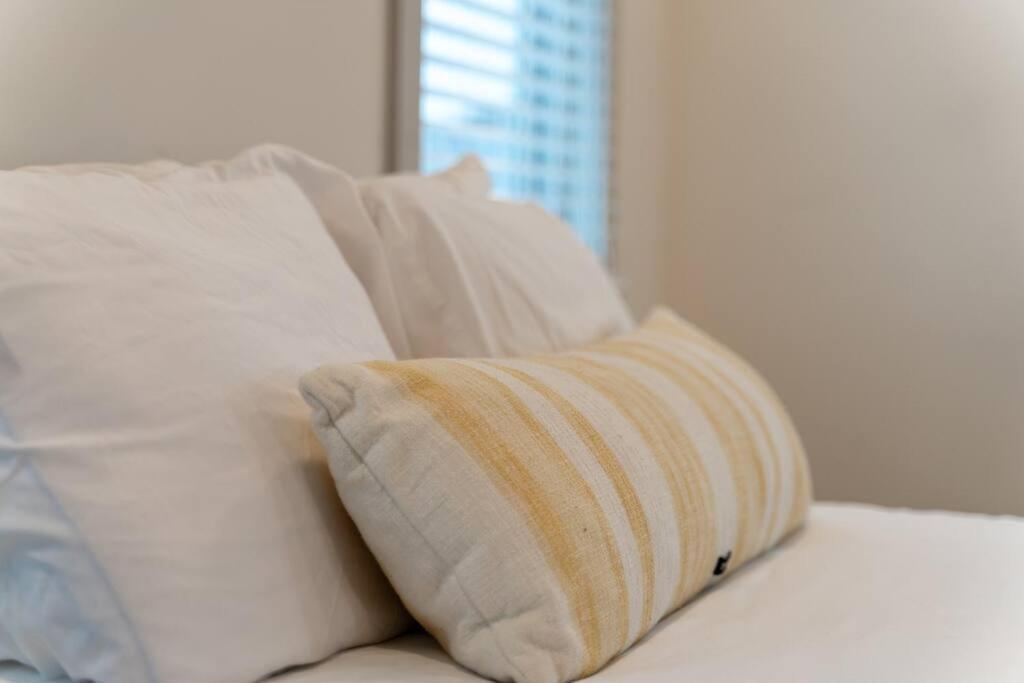 Chic Condo, 2mi To Downtown, Sleeps 8, By Geodis Apartment *