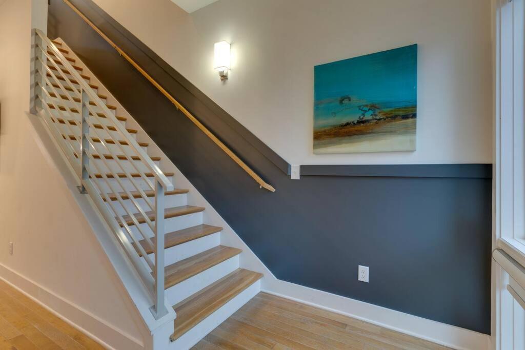 Renovated Pink Palace, Walkable Location *