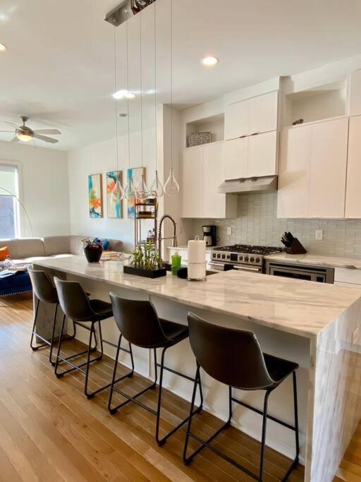 Renovated Pink Palace, Walkable Location Holiday home