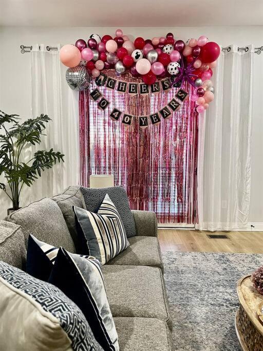 With En-suite Bath, Tv & Blackout Shades * Nashville