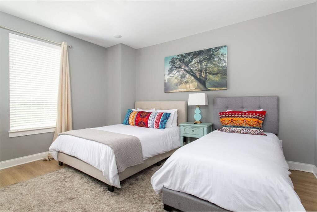 With En-suite Bath, Tv & Blackout Shades Holiday home Nashville