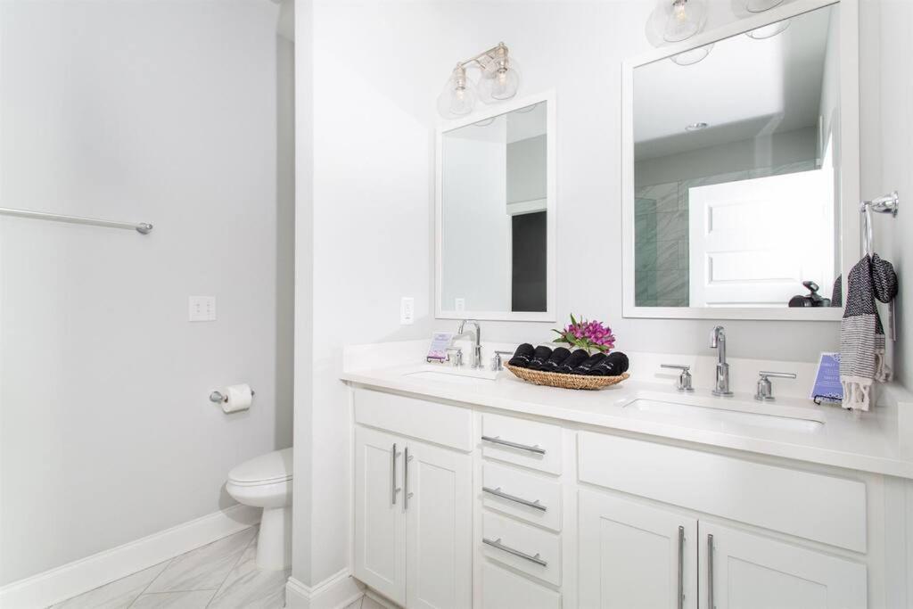 Holiday home With En-suite Bath, Tv & Blackout Shades *