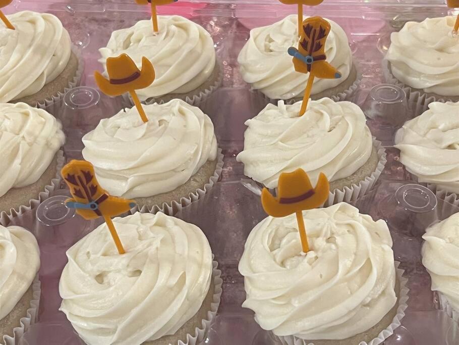 Holiday home With En-suite Bath, Tv & Blackout Shades *