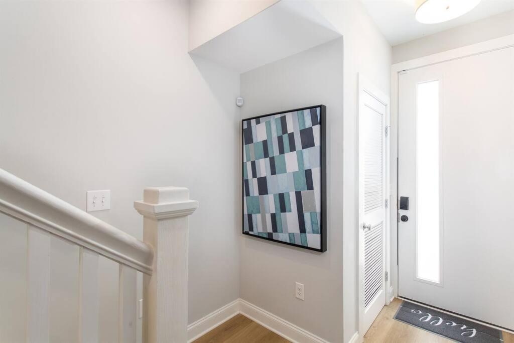 With En-suite Bath, Tv & Blackout Shades Holiday home