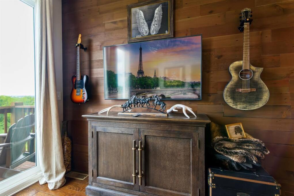 Skyline Views, 5min To Broadway Holiday home Nashville