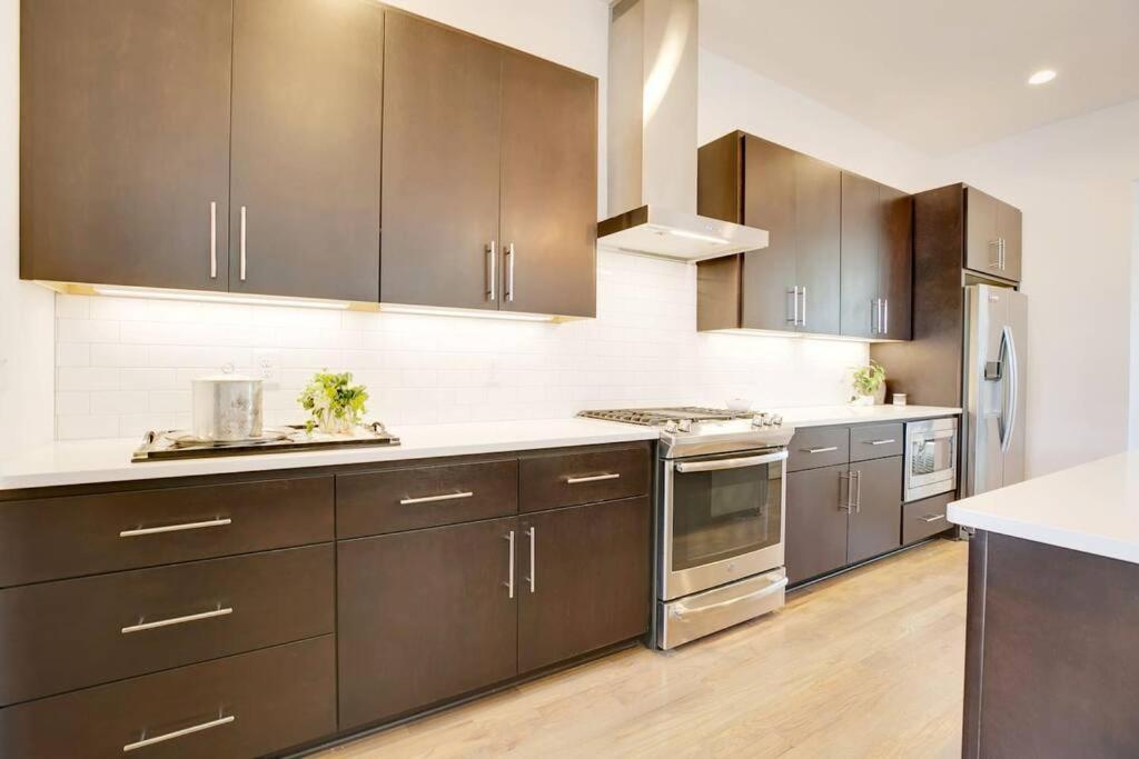 Rooftop, Walk To Restaurants, Printers Alley, Downtown Holiday home *