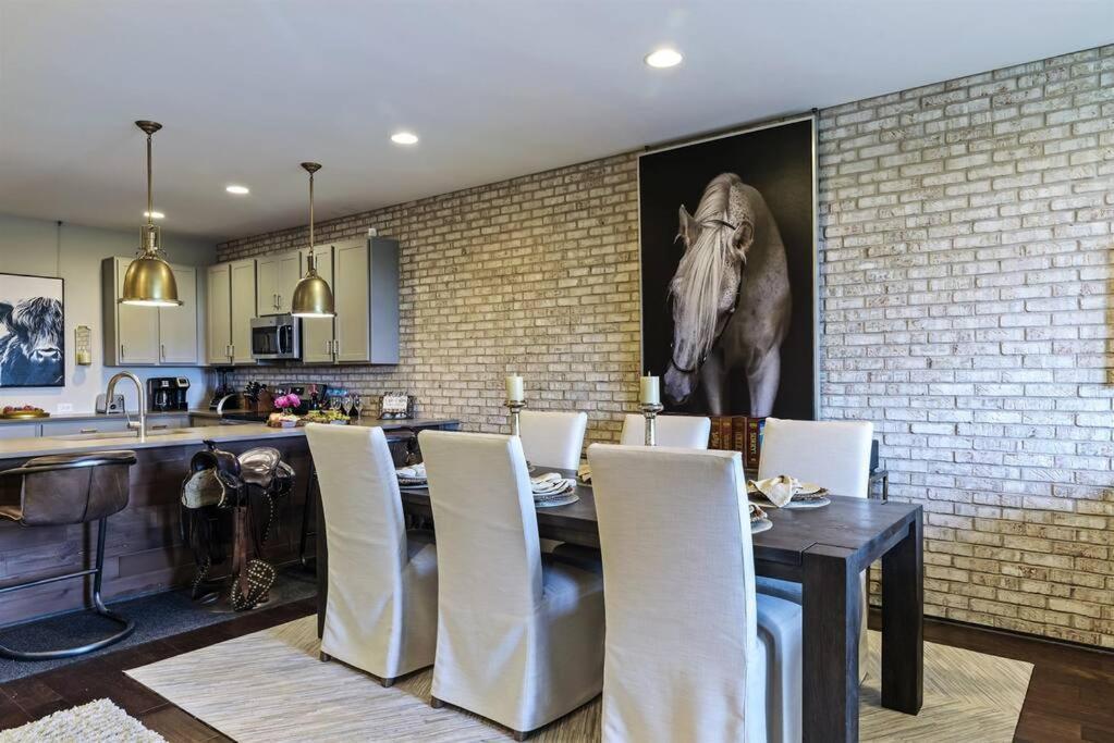 Skyline Views, 5min To Broadway Nashville