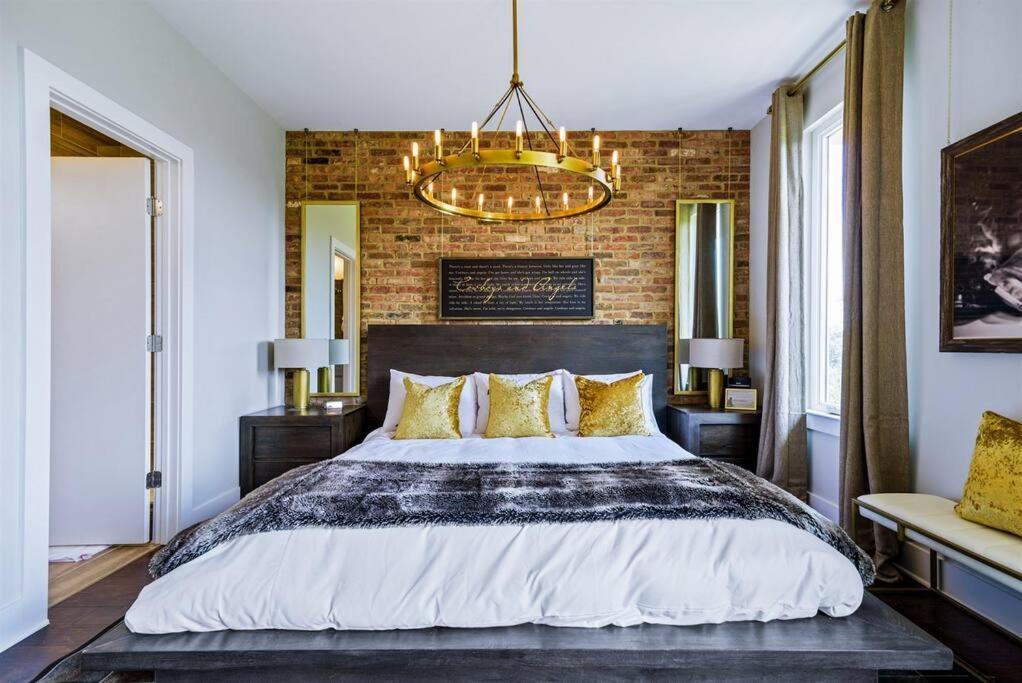 Skyline Views, 5min To Broadway Holiday home Nashville
