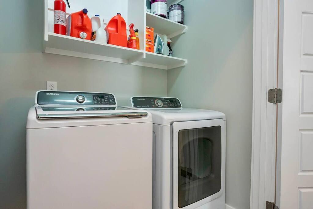 Views, Under 2mi Broadway, Gated Parking Holiday home Nashville