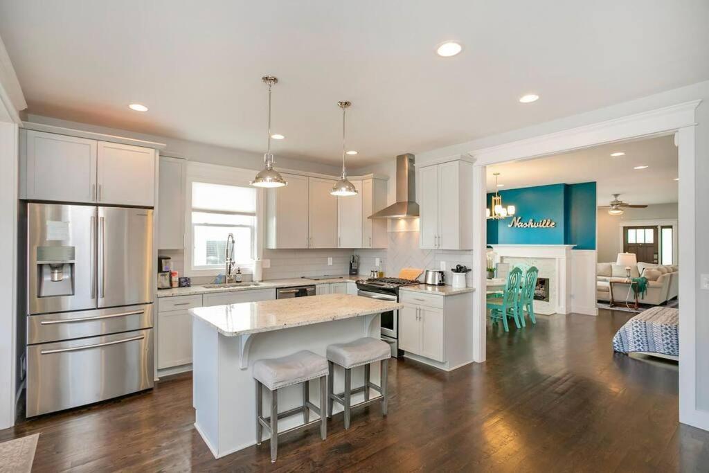 Holiday home Views, Under 2mi Broadway, Gated Parking Nashville