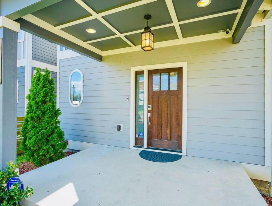 Views, Under 2mi Broadway, Gated Parking Holiday home Nashville