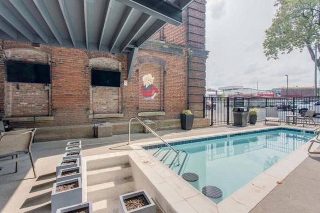 Historic Loft 2mi To Broadway On-site Speakeasy Apartment