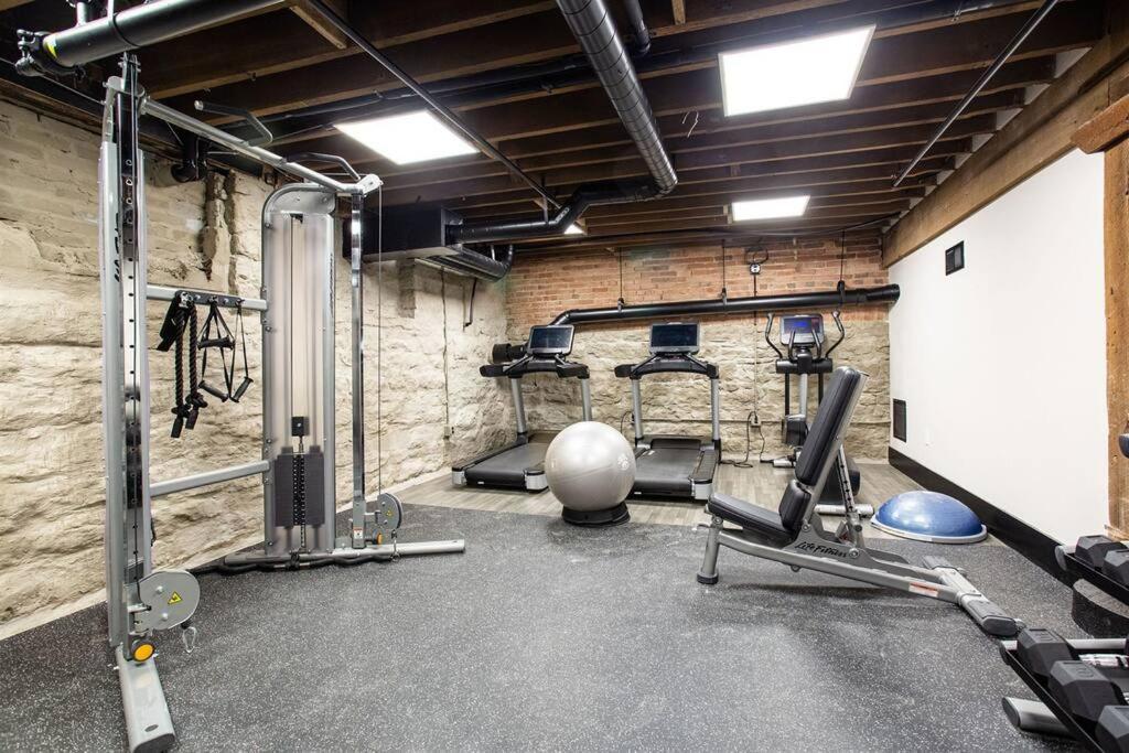 Historic Loft 2mi To Broadway On-site Speakeasy Apartment