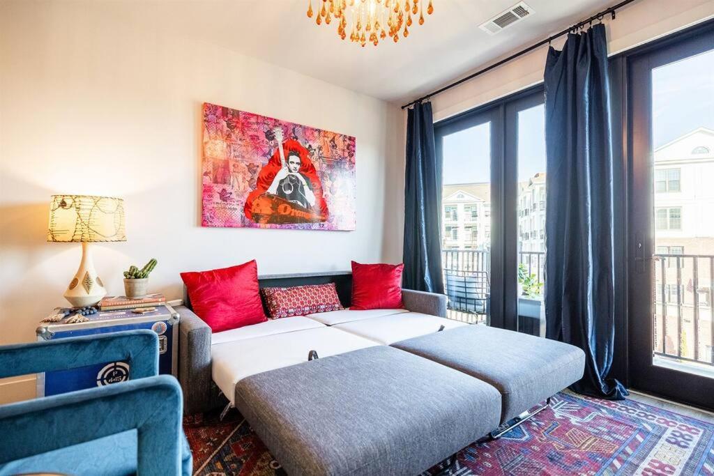 2 Side By Side Units, The Honky Tonk Party Pads, Parking Gym Pool Apartment *