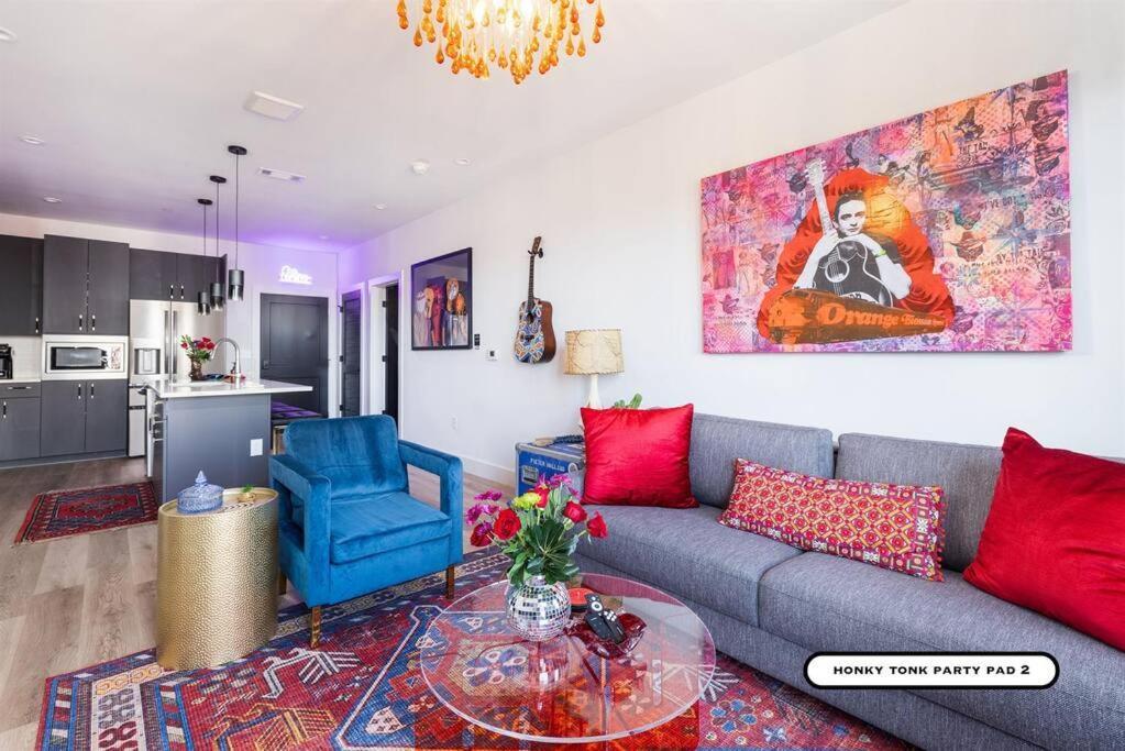 2 Side By Side Units, The Honky Tonk Party Pads, Parking Gym Pool Apartment Nashville