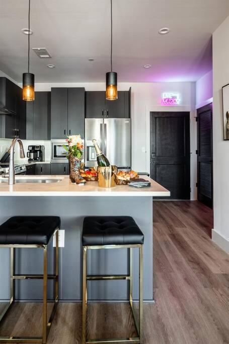 Apartment 2 Side By Side Units, The Honky Tonk Party Pads, Parking Gym Pool