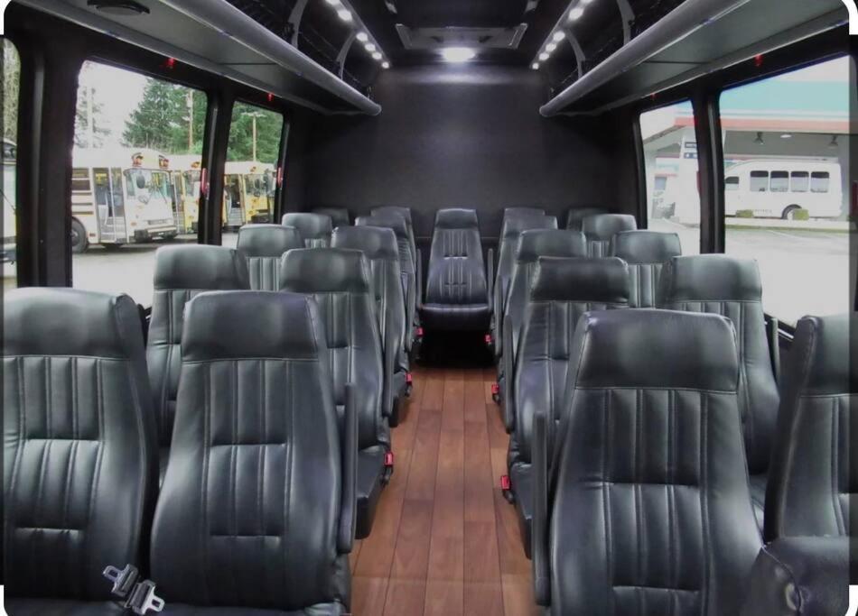 2 Side By Side Units, The Honky Tonk Party Pads, Parking Gym Pool Apartment Nashville